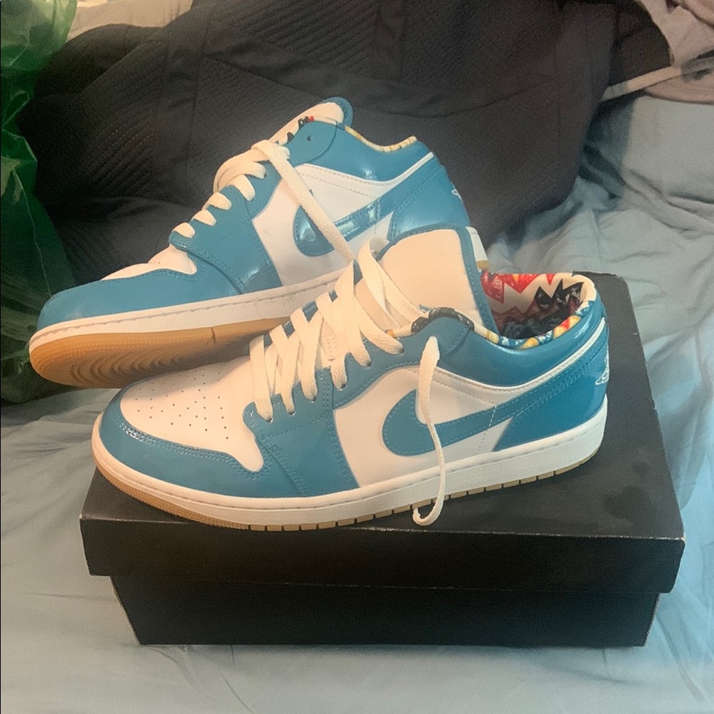 Jordan Air 1 Low SE in Cyber Teal and White